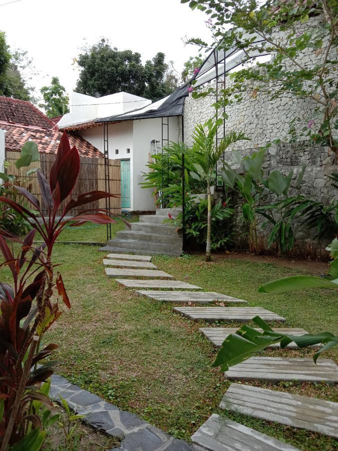 Sunmoonstarvillas Yogyakarta Jarakan Exterior photo