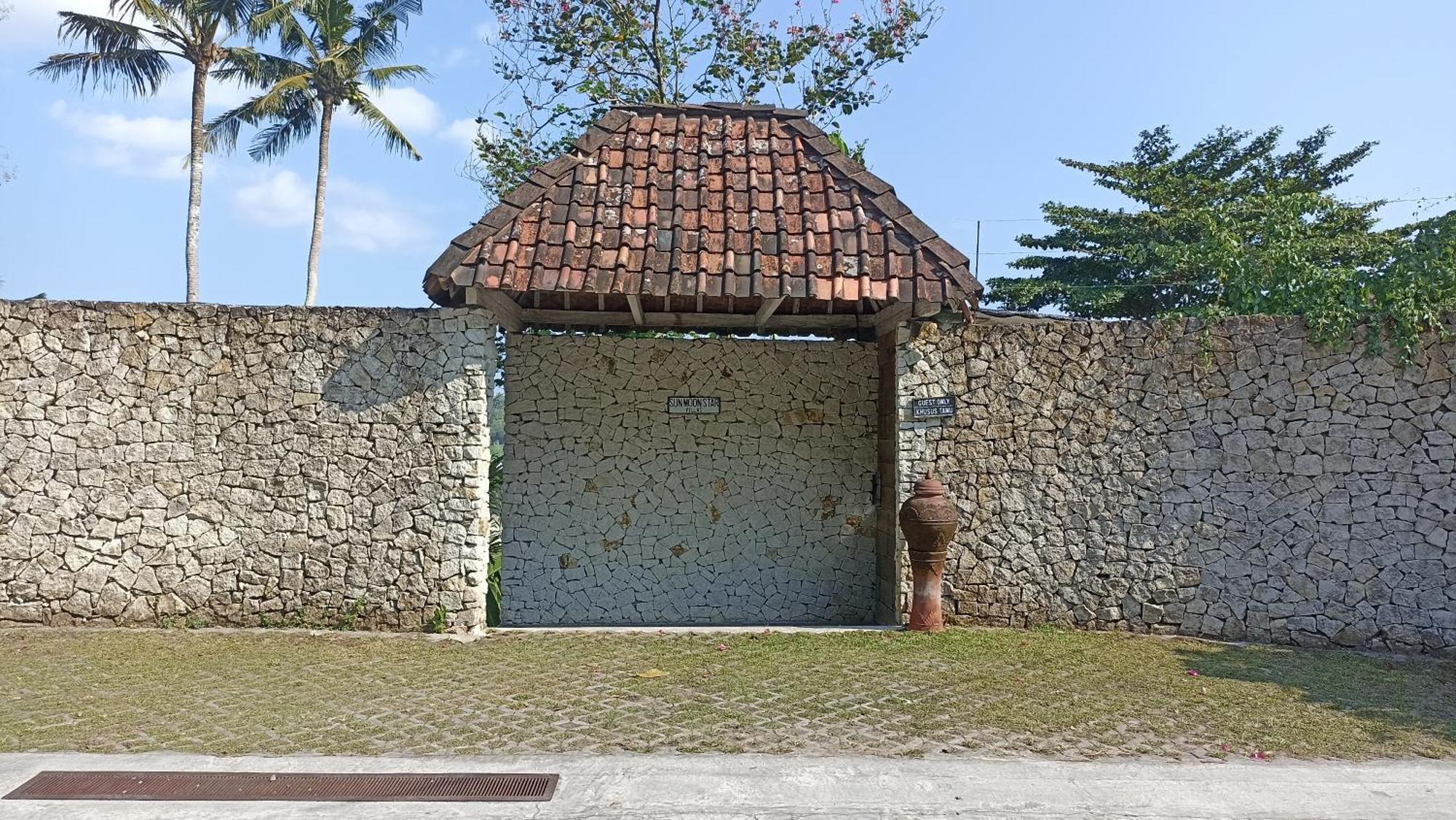 Sunmoonstarvillas Yogyakarta Jarakan Exterior photo