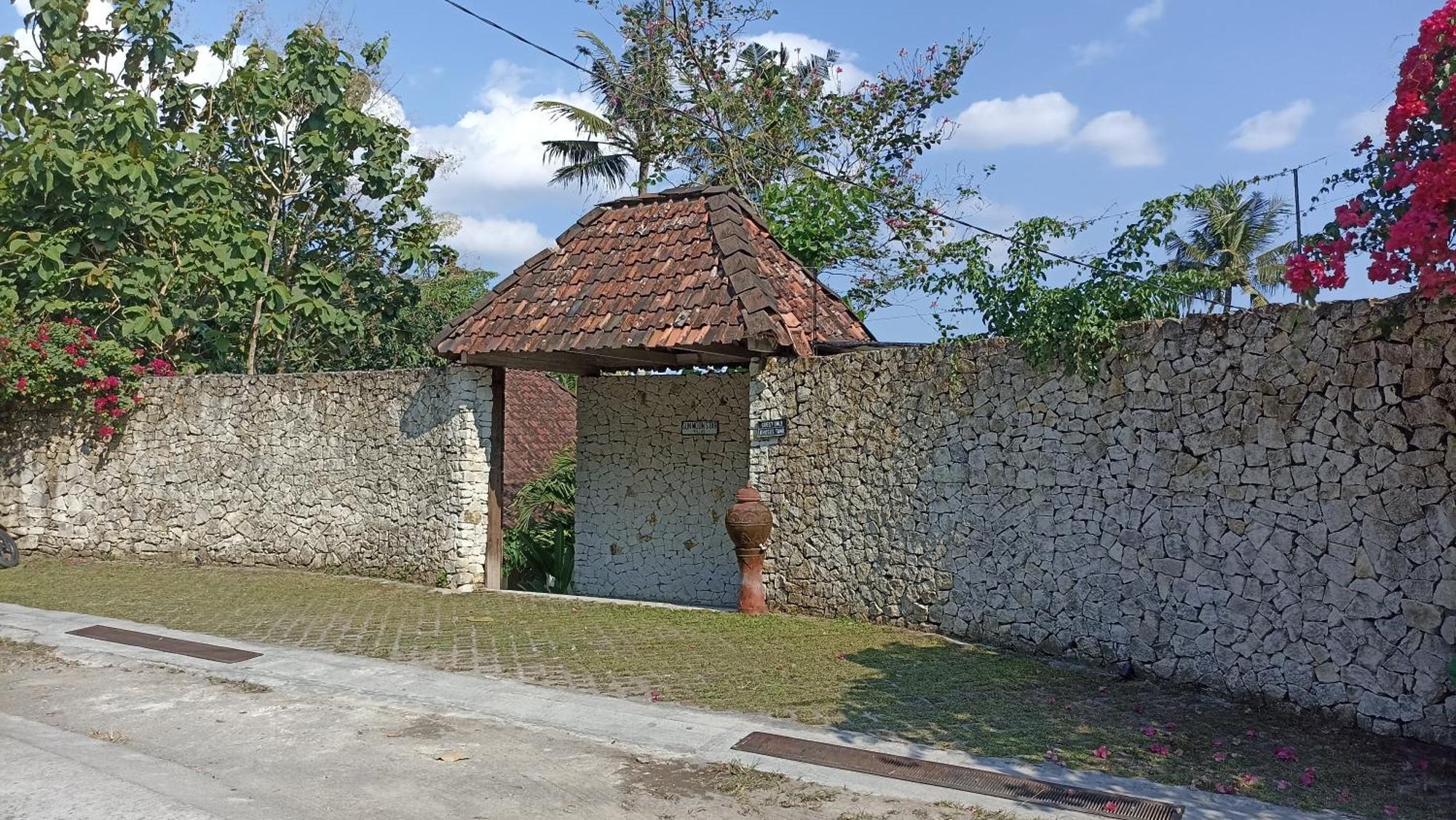 Sunmoonstarvillas Yogyakarta Jarakan Exterior photo