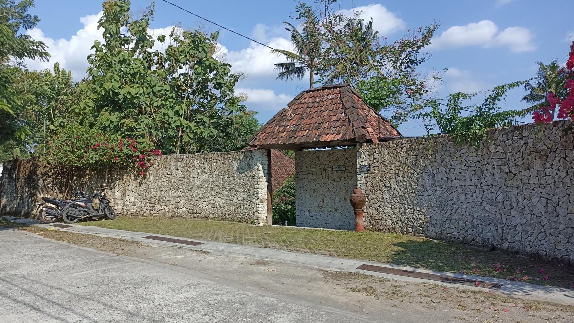 Sunmoonstarvillas Yogyakarta Jarakan Exterior photo